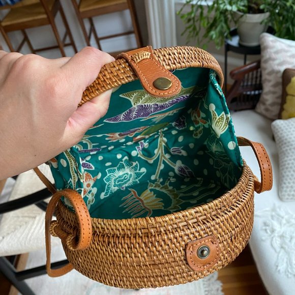 Round Woven/Rattan Purse - Picture 5 of 6